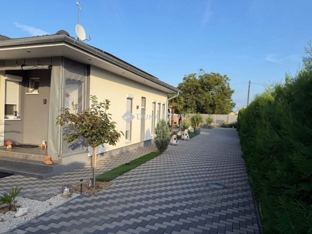 Eladó családi ház, Kecskeméten 98 M Ft, 4 szobás