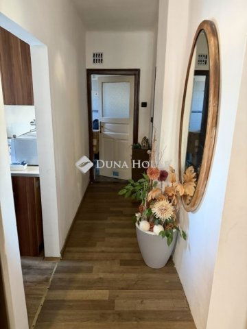 Eladó családi ház, Pécsett 59.9 M Ft, 2 szobás