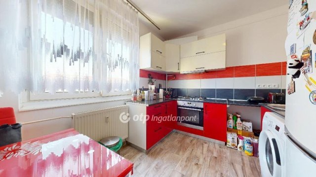 Eladó panellakás, Egerben 49.9 M Ft, 2 szobás