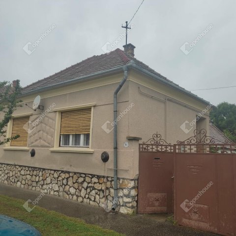 Eladó családi ház, Bébén 25 M Ft, 2 szobás