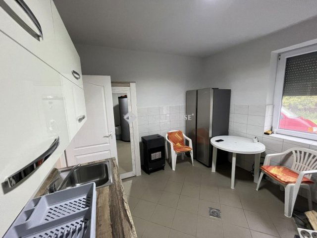 Eladó családi ház, Komlón 109 M Ft, 6 szobás