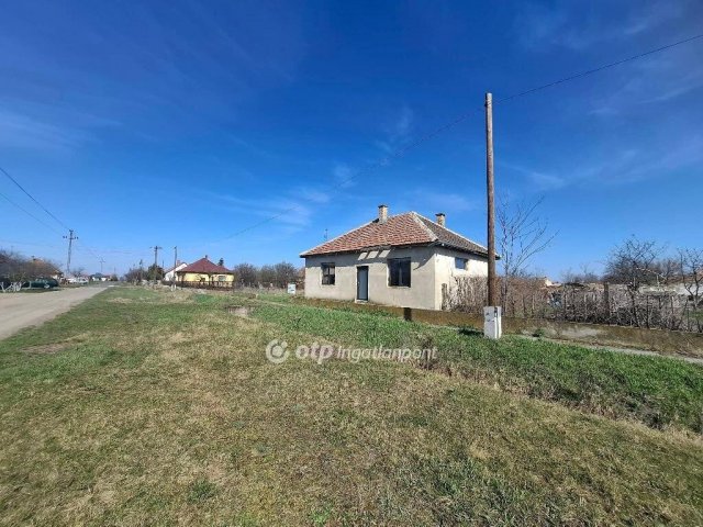 Eladó telek, Tetétlenen 3.7 M Ft / költözzbe.hu