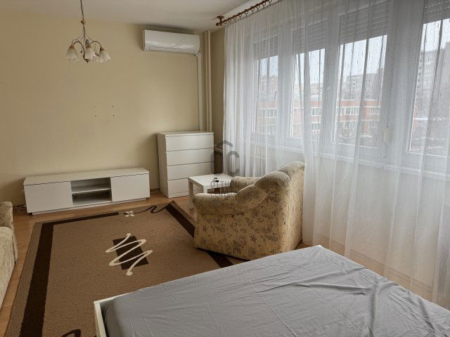 Kiadó panellakás, albérlet, Szolnokon 120 E Ft / hó, 2 szobás