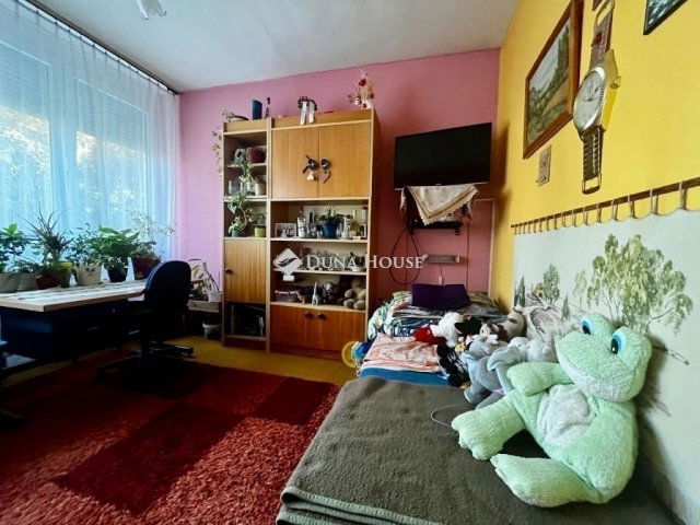 Eladó panellakás, Pécsett 39.5 M Ft, 2 szobás