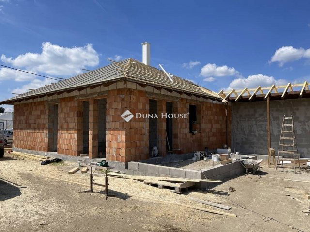 Eladó ikerház, Inárcson 89 M Ft, 4 szobás / költözzbe.hu