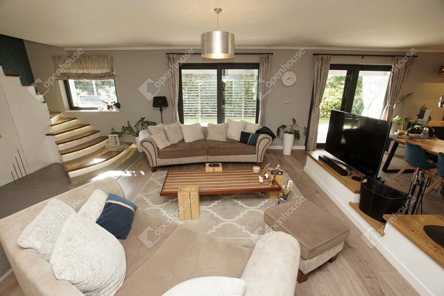 Eladó családi ház, Székesfehérvárott 329 M Ft, 6 szobás