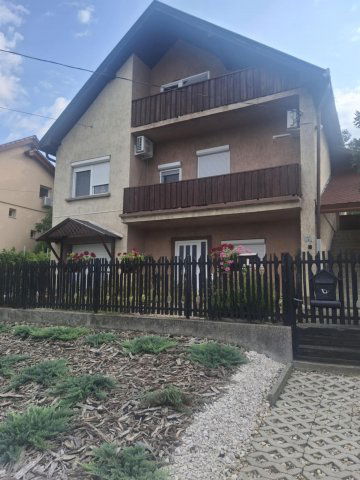 Eladó családi ház, Csolnokon 74.9 M Ft, 3 szobás