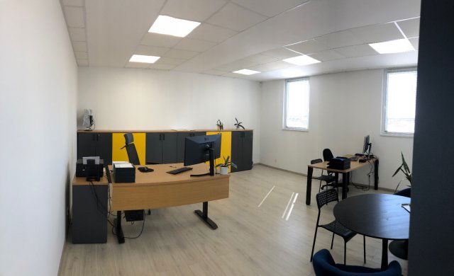 Eladó ipari ingatlan, Győrött 0.84 M Ft, 5 szobás