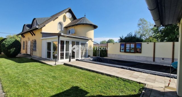 Eladó családi ház, Balatonfenyvesen, Úttörő utcában 130 M Ft