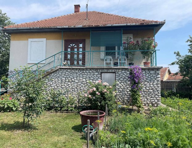 Eladó családi ház, Szentistvánon 31 M Ft, 3 szobás
