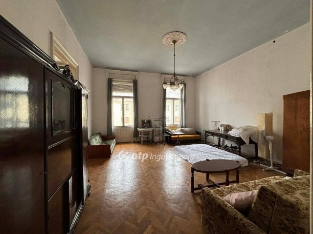 Eladó téglalakás, Budapesten, V. kerületben 164.9 M Ft, 2 szobás