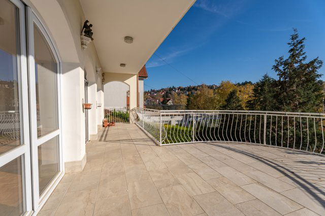 Eladó családi ház, Ürömön 224.9 M Ft, 6 szobás