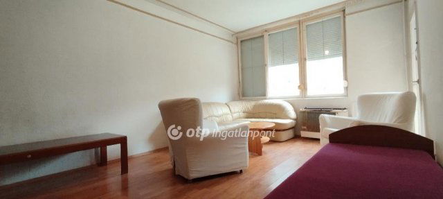 Eladó panellakás, Jászberényben 27.8 M Ft, 1+1 szobás