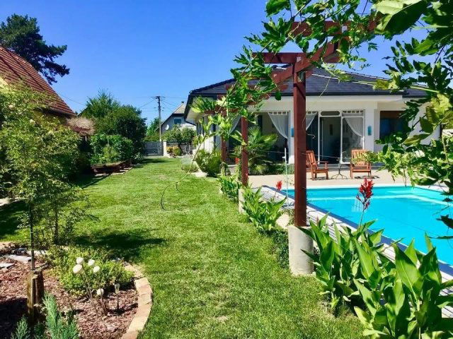 Eladó családi ház, Balatonfenyvesen, Fenyvesi utcában 199.8 M Ft