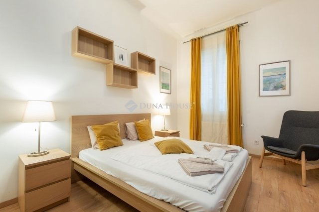 Eladó téglalakás, Budapesten, V. kerületben 66 M Ft, 1 szobás