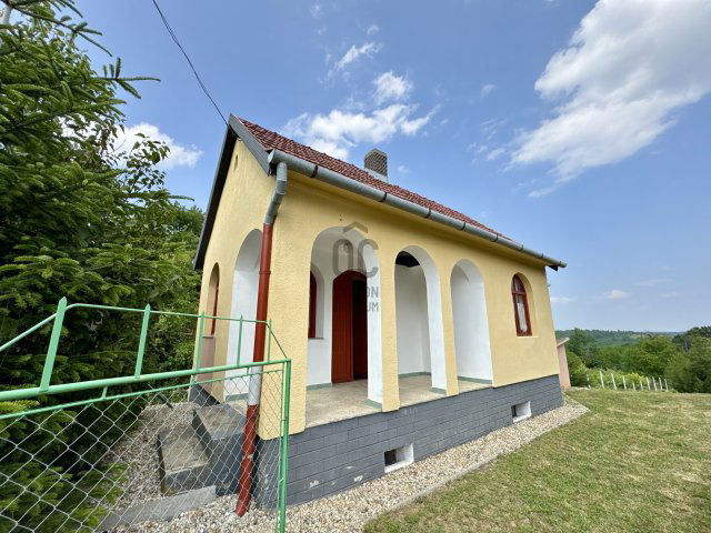 Eladó nyaraló, Surdon 6.49 M Ft, 2 szobás / költözzbe.hu