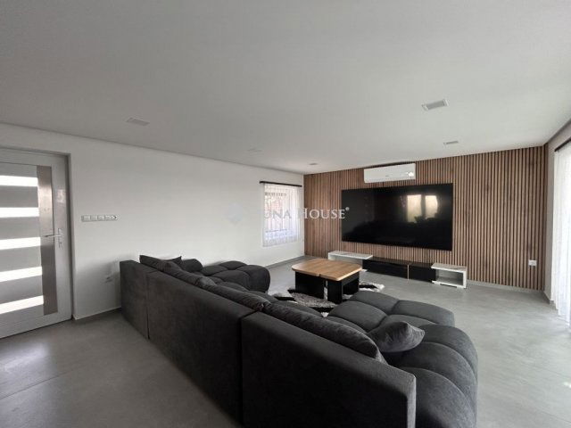 Eladó családi ház, Zalaszentgróton 140 M Ft, 6 szobás