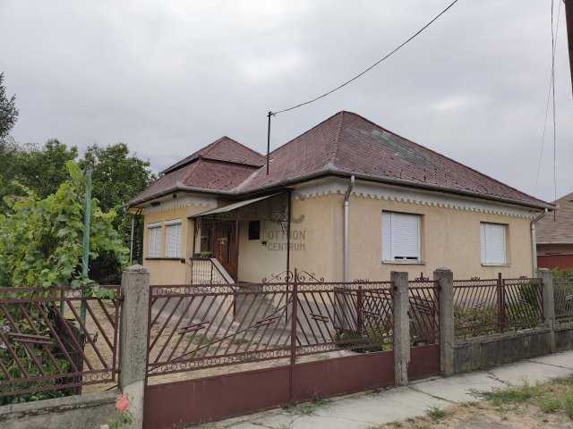 Eladó családi ház, Hejőkeresztúron 35.5 M Ft, 3 szobás