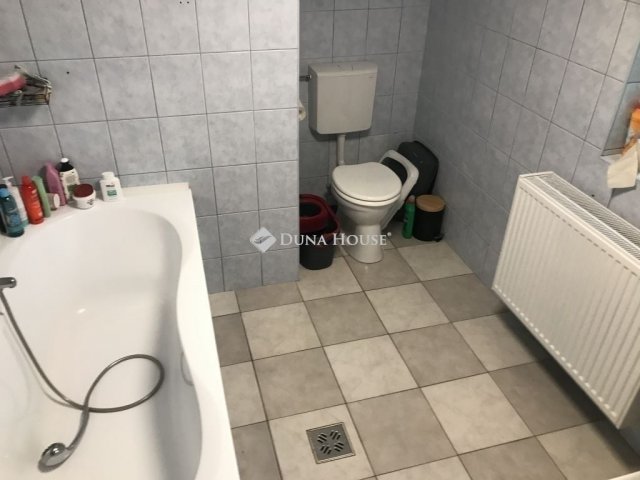 Eladó családi ház, Nagyvenyimen 37.9 M Ft, 3 szobás