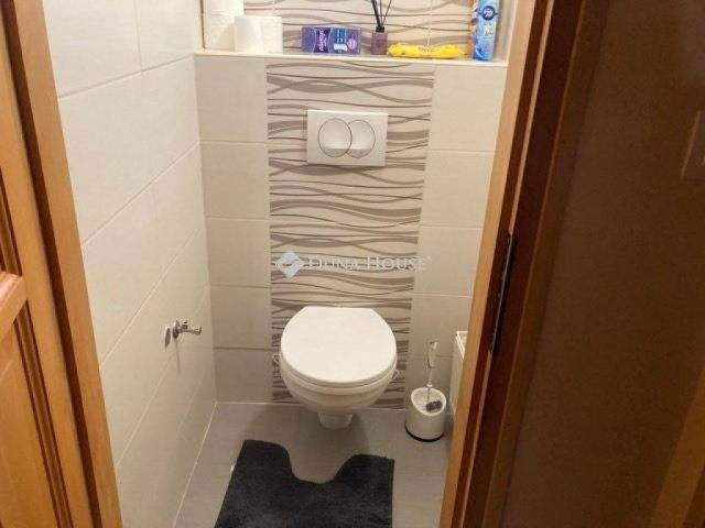 Eladó családi ház, Pécsett 104.9 M Ft, 4 szobás