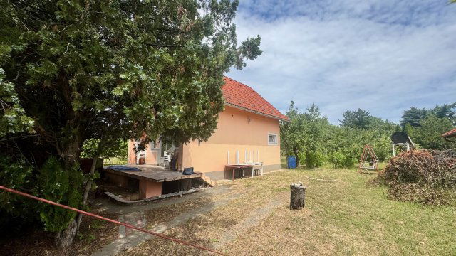Eladó nyaraló, Velencén 48.5 M Ft, 3 szobás