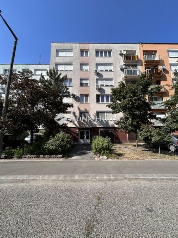 Eladó panellakás, Baján, Kodály Zoltán utcában 34.99 M Ft