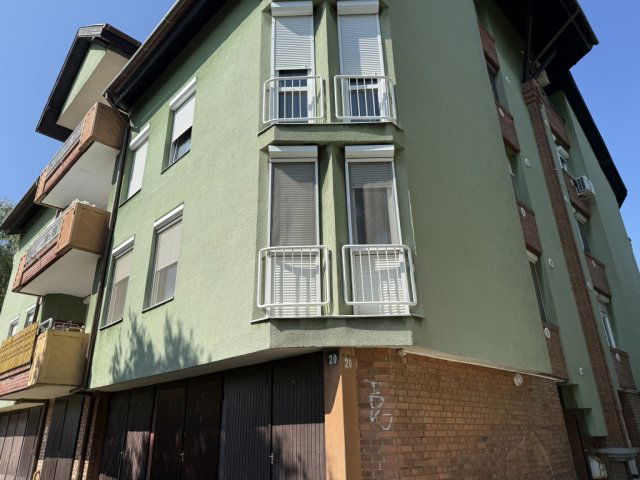 Eladó téglalakás, Pécsett 49 M Ft, 3 szobás