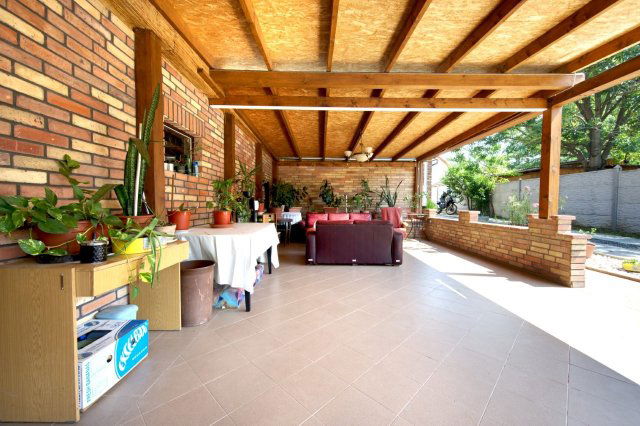 Eladó családi ház, Zsámbékon 164.99 M Ft, 5 szobás