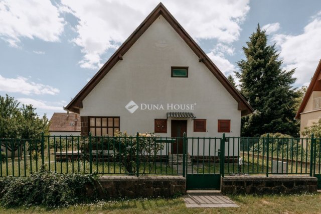 Eladó családi ház, Balatonalmádiban 129.9 M Ft, 7 szobás