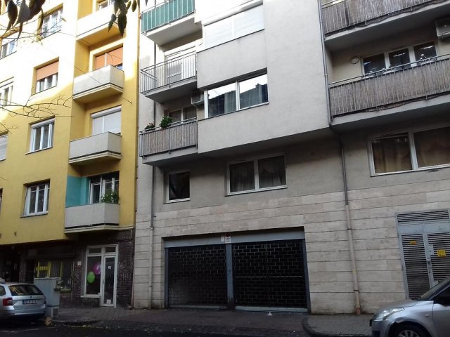 Kiadó garázs, Budapesten, VIII. kerületben, Szerdahelyi utcában