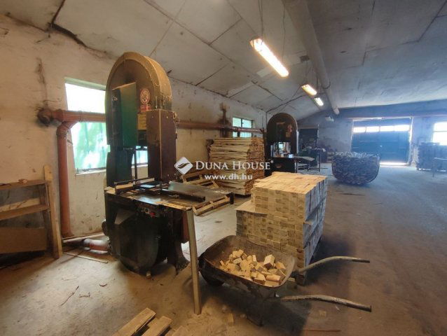 Eladó ipari ingatlan, Nagykőrösön 190 M Ft