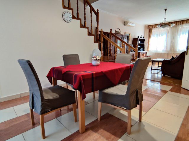 Kiadó sorház, albérlet, Debrecenben 480 E Ft / hó, 4 szobás