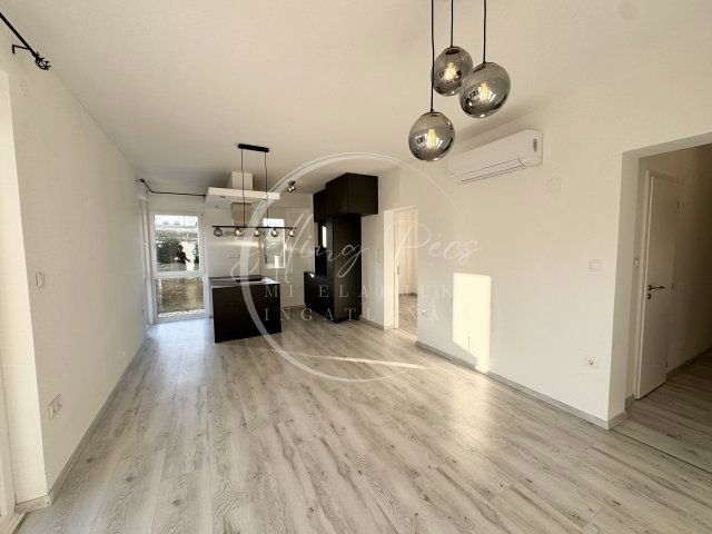 Eladó téglalakás, Pécsett 99.9 M Ft, 3 szobás