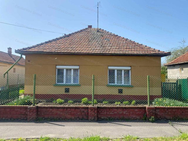 Eladó családi ház, Szolnokon 24 M Ft, 2+1 szobás