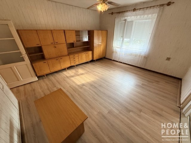 Eladó családi ház, Kiszomboron 44.99 M Ft, 3 szobás