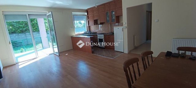 Eladó téglalakás, Szentlőrincen 44.999 M Ft, 3 szobás