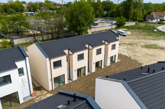 Eladó sorház, Székesfehérvárott, Tasnádi utcában 87.5 M Ft