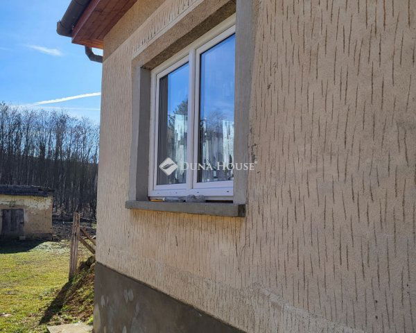 Eladó családi ház, Becskén 32 M Ft, 3 szobás