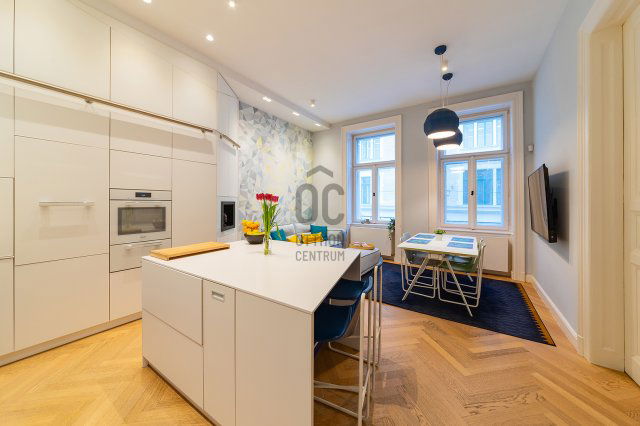 Eladó téglalakás, Budapesten, VII. kerületben 329.9 M Ft