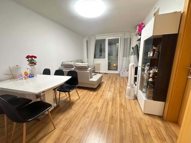 Eladó panellakás, Pakson 54.9 M Ft, 3 szobás