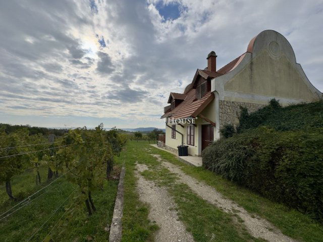 Eladó családi ház, Balatonfüreden 249 M Ft, 5 szobás