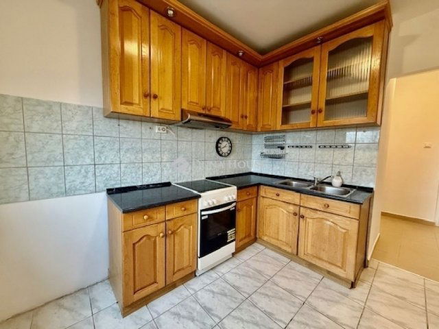 Eladó panellakás, Pécsett 46.9 M Ft, 3 szobás