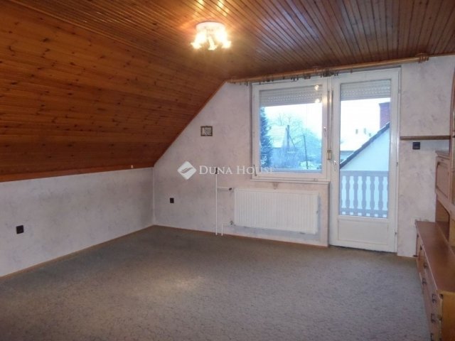 Eladó családi ház, Szentlőrincen 73.99 M Ft, 5 szobás