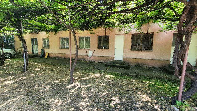 Eladó ipari ingatlan, Dunaújvárosban, Délivárosi úton 110 M Ft