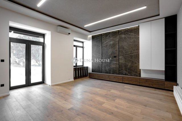 Eladó téglalakás, Pécsett 79.9 M Ft, 2 szobás