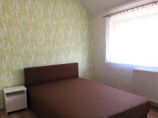Kiadó téglalakás, albérlet, Pécsett, Szigeti úton, 3 szobás