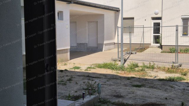 Eladó iroda, Győrött 38.99 M Ft, 2 szobás / költözzbe.hu