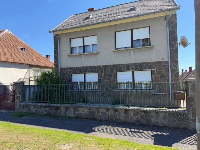Eladó családi ház, Gércén 44.9 M Ft, 3+1 szobás