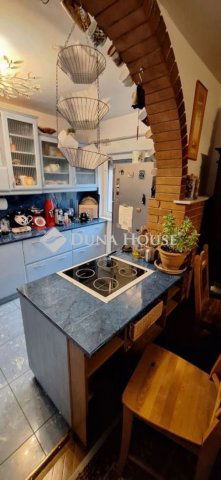 Eladó családi ház, Budaörsön 180 M Ft, 5 szobás