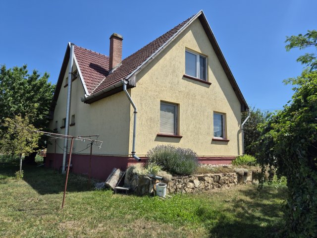 Eladó családi ház, Pándon, Sugár utcában 52.9 M Ft, 3+1 szobás